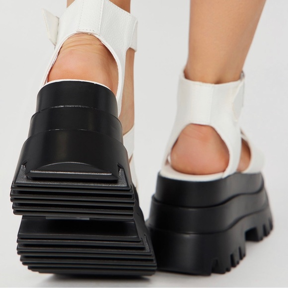Ultra Chunky Platform Sandals (BRAND NEW IN BOX) - Picture 4 of 4
